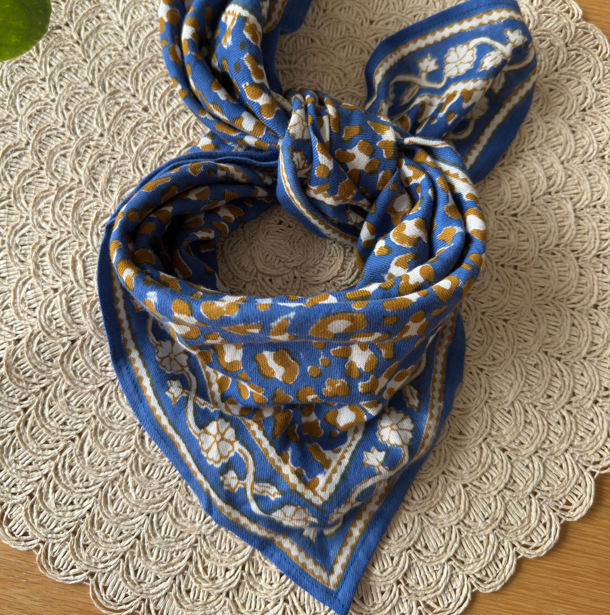 FOULARD LÉOPARD BLEU KLEIN