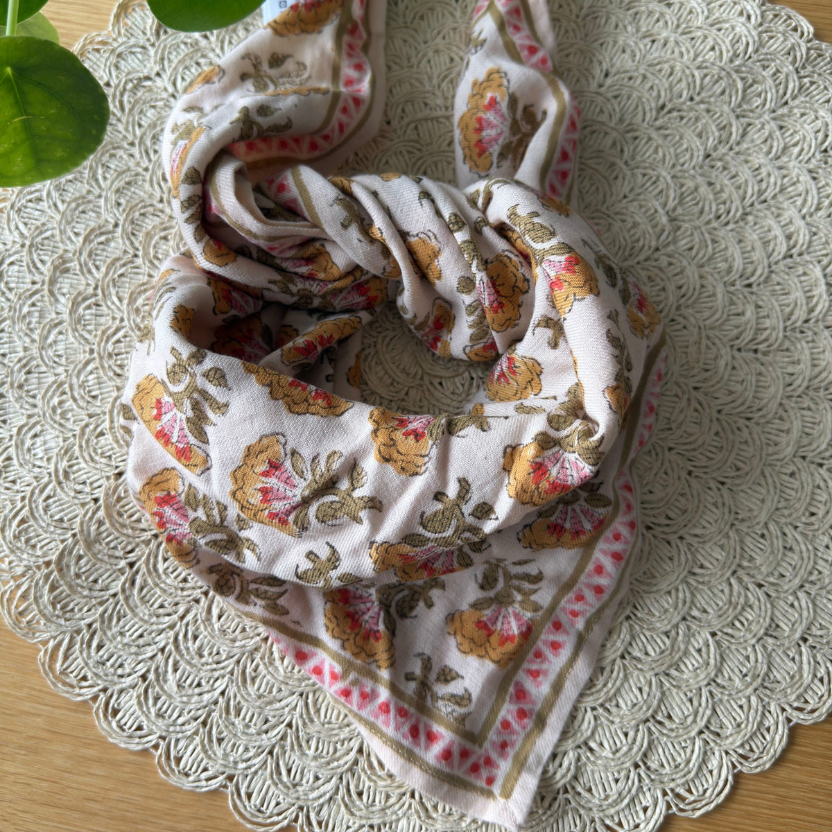 FOULARD NAMASTE ÉCRU